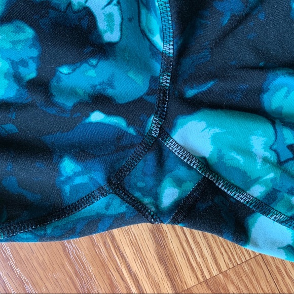 🦋 Floral Workout Leggings - Picture 4 of 5